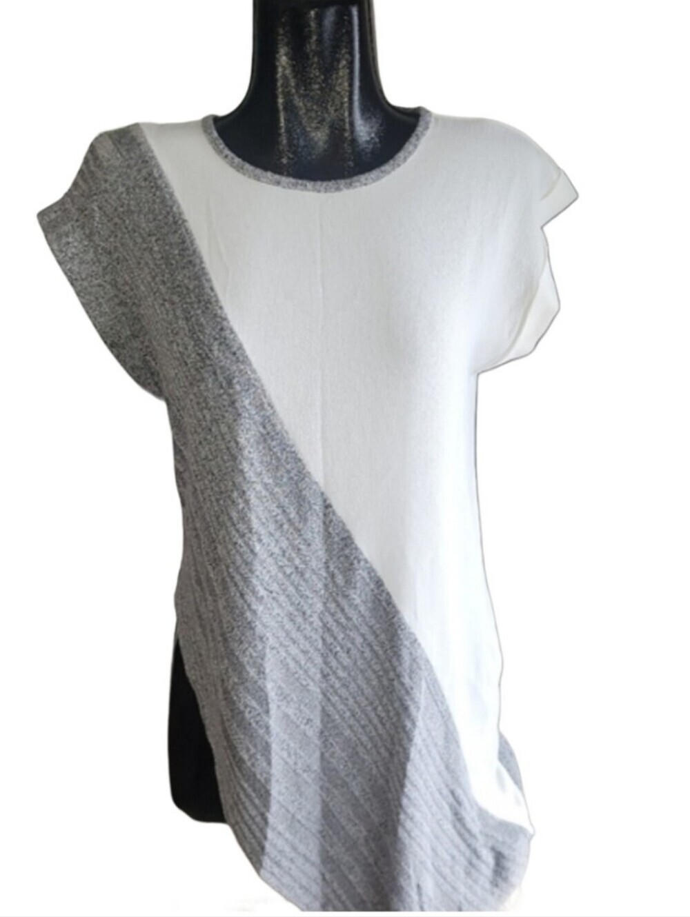 Suzy Shier White and Grey Short Sleeve Asymmetrical Hemline Top Size S